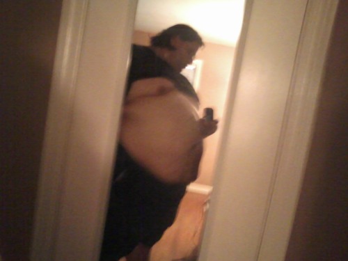 corpulentchronicles:  0nigum0:  Some pics of the belly after a big stuffing yesterday.    I ate (thinks for a moment)…seven hotdogs, two bbq sandwiches, two different kinds of potato casserole (big heaping scoops), a big plate of mac ‘n’ cheese,