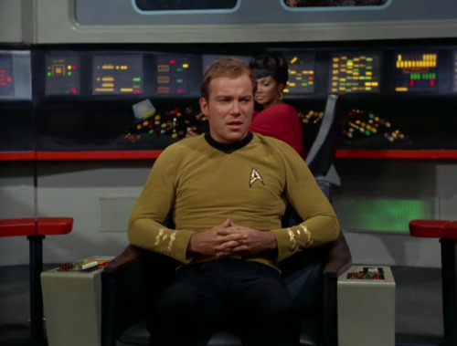 spoko:this gay starship captain whom i love