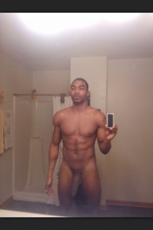 sexyboysnbigdicks:  youtastemyaura:  THIS NIGGA IS HUNG !   Yess