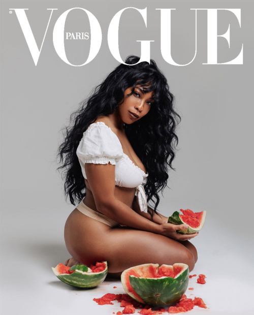 kieraplease:Tried the vogue challenge 🖤 adult photos