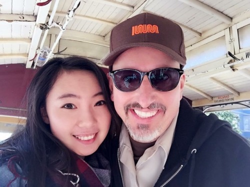 lovelsslut:北京交通大学的easy girl李硕 出国遇到洋屌就忍不住了 和老外玩儿过3p也玩儿过双飞 平时很喜欢装清纯 遇到可不要错过