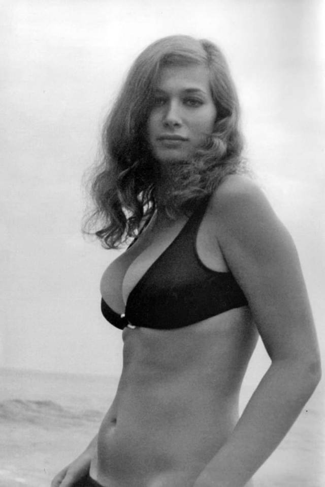 :Valerie Leon https://painted-face.com/