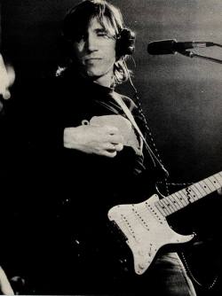 lucy-pepper:Roger Waters and a black Strat,