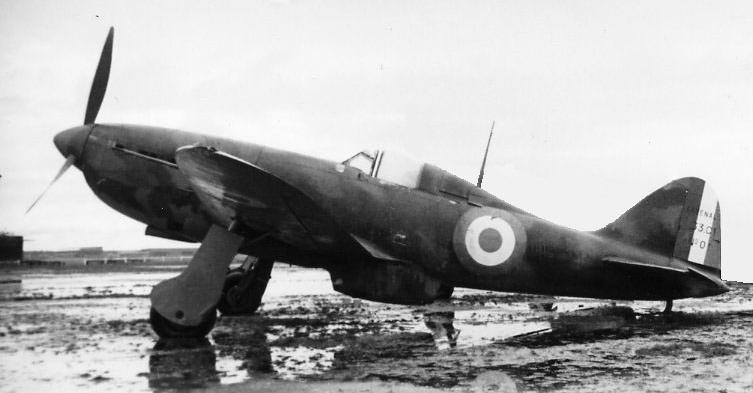 ww1ww2photosfilms:   The Arsenal VG-33 was one of a series of fast French light fighter