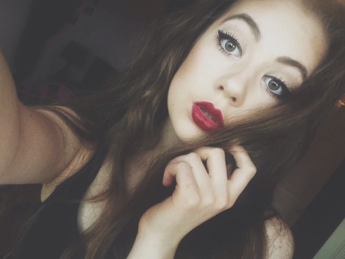 outlust:  Red lipstick is my new favourite