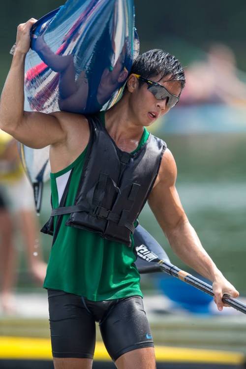 merlionboys:Remember the cute canoeing boy spotted on the bus from about half a year ago? He had since been enlisted, only to get hotter lol. And no, that was not the ice bucket challenge. http://merlionboys.tumblr.com/