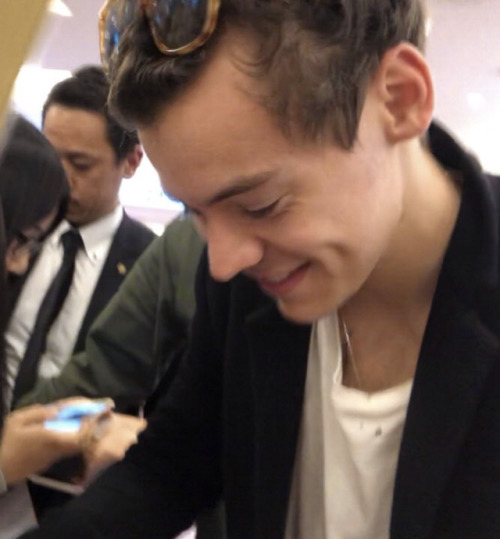 harrystylesdaily:December 4 (via love1d_Mona)