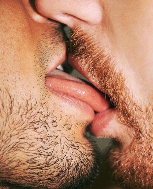 men kiss
