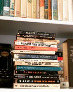 macrolit:  Giveaway Contest: We’re giving away fifteen vintage paperback classics by Edgar Allan Poe, J.D. Salinger, Aldous Huxley, Nevil Shute, Shakespeare, and others! Won’t this collection look lovely on your shelf? :DTo win these classics, you