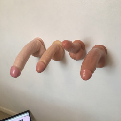 itstrouble:  When my boyfriend starts to get full of himself, I take out my dildos and put them up next to his computer. Each one is named after an ex-boyfriend.Remember honey, it’s important to know your place. 