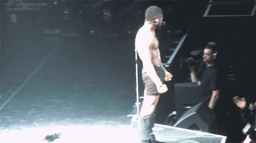 playboydreamz:#Usher Drops Pants #TEAMFREAK #TEAMBIGDICK #TEAMCAKES #TEAMUSHER #TEAMBODY