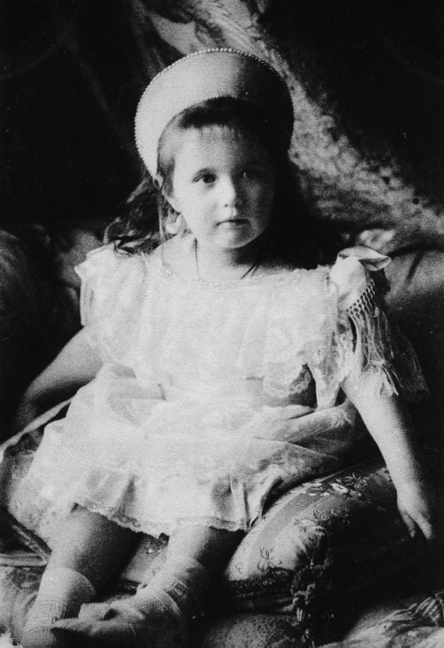 delicate-flowers-of-the-past: Grand Duchess Anastasia Nikolaevna of Russia, 1904.