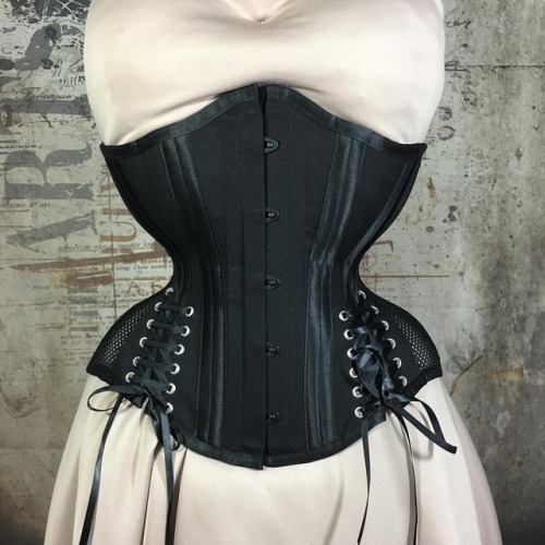 MCC139 underbust #mysticcitycorsets #meshcorset #malecorsetry #malecorset #waisttraining #steelboned