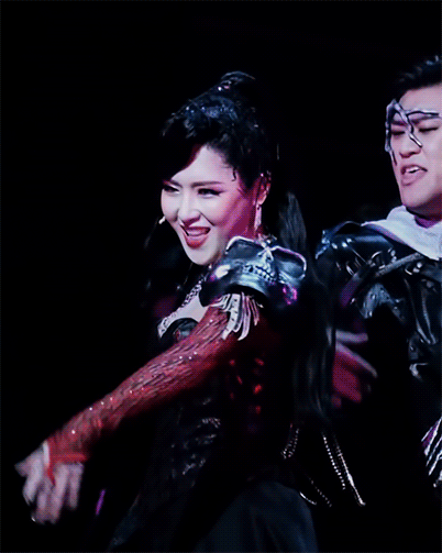 noscorpsaladerive:je suis le mal que j’ai subichoi su-jin as morgane in french musical king arthur