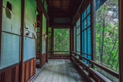 Abandoned Mansion - B森の廃洋館,日本
