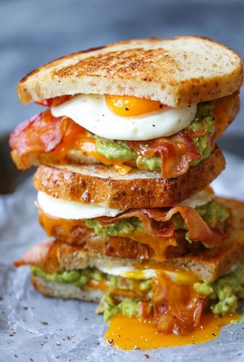 f00ds-ftw:damn-good-food:Guacamole Breakfast SandwichFollow me for more at fuckinghotdudes.tu