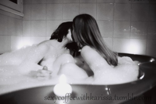 sexycoffeewithkarissa: Bathing with Lauren