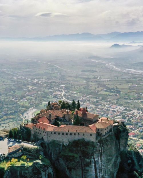 utwo:Greece Monasteries, breathtaking views from high above…. © K. Katopis