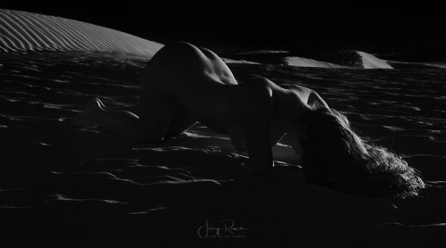 jerryseyes:Last gasp…”Date In The Dunes”with Stevie MacaroniLovely black and white shots in the dune