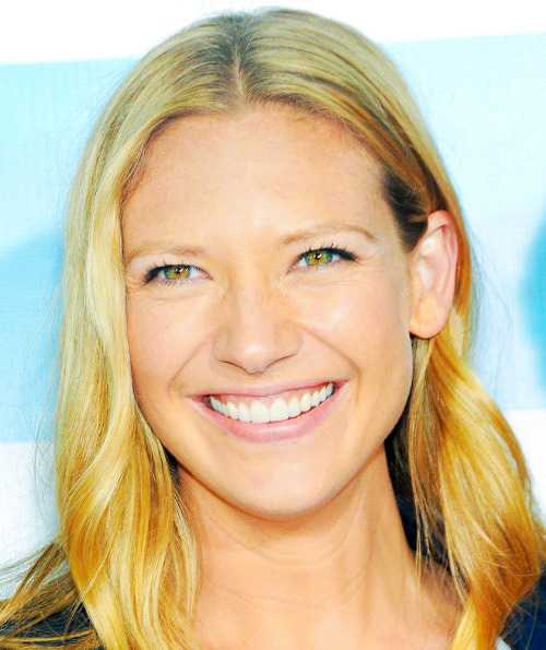 celoewe:  Happy 35th birthday Anna Torv - 07.06.1979 :-) 