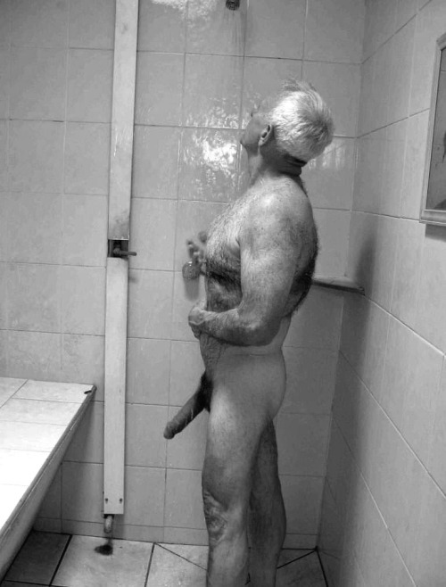 dilfsallday:  Hot men near you are looking for sex right NOW: http://bit.ly/1SFRH6i