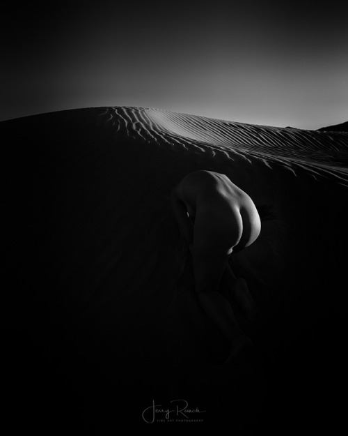 jerryseyes:Last gasp…”Date In The Dunes”with Stevie MacaroniLovely black and white shots in the dune