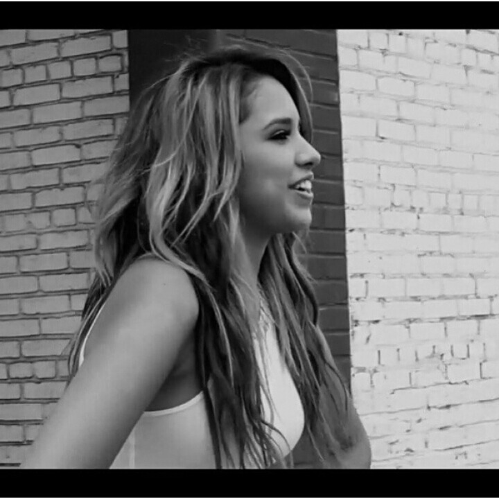 mizzjasminevillegasnewz:  Jasmine V photo shoot!