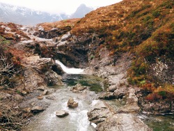 ohjyt:  fairy pools, glen brittle isle of