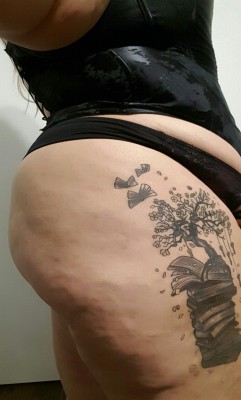 naughtytattooedangel:  Side view, can’t