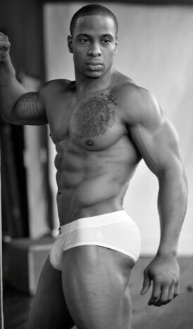 dominicanblackboy:Sexy gorgeous muscle hunk Lamar Gordon!😍👍