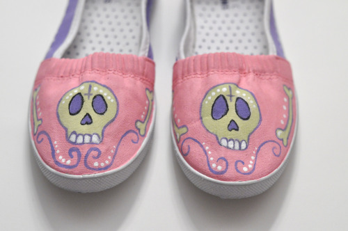 skinnboens:  Sugar Skull flats hand-painted by me Available on my Etsy :)  