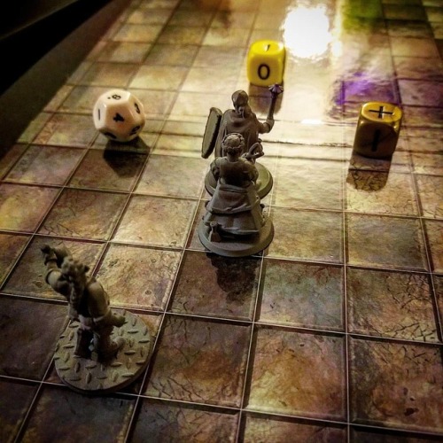 renniequeer:I need more minis.#dungeonsanddragons #DungeonsAndDumbasses www.instagram.com/p/