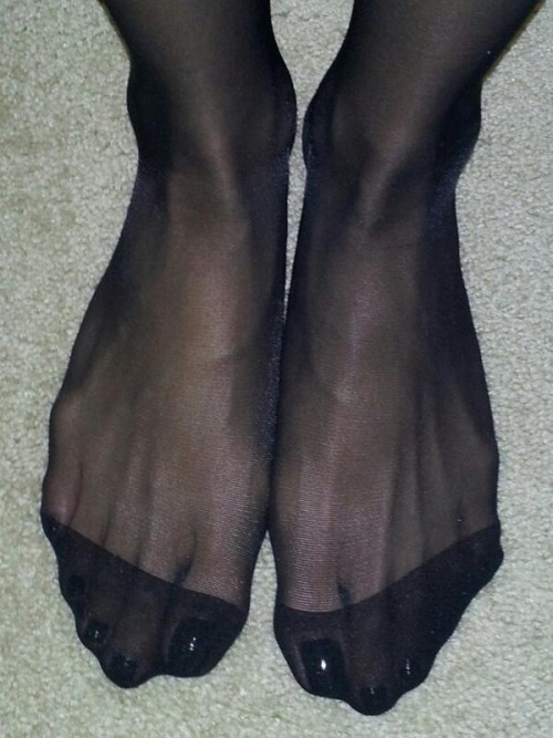 celeb-babes-feet:  Eva Mendes @celeb-babes-feet