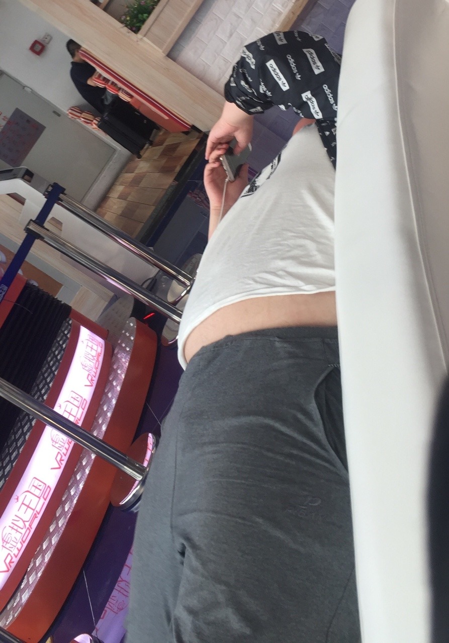 asainfattybtm:  Young chub with perfect butt!!