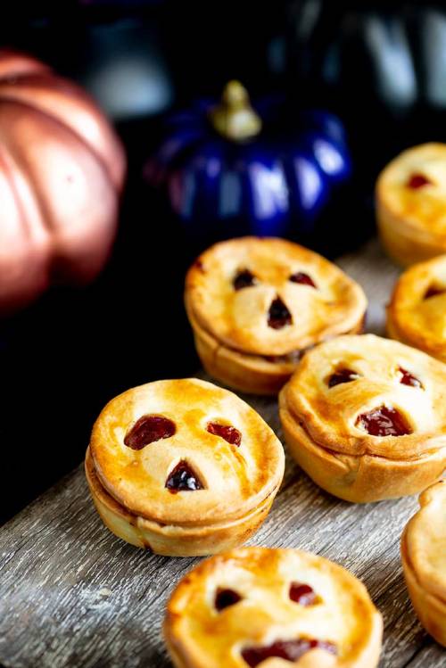 foodffs:Halloween Pies – Sausage Party Pies RecipeFollow for recipesIs this how you roll?