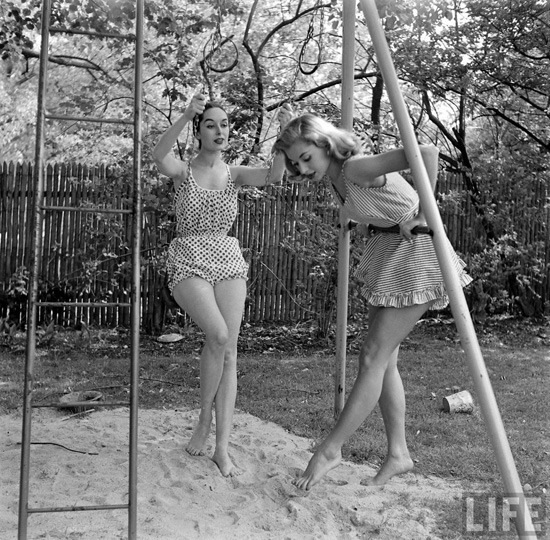 yourdarlinglolita:  Photographed by Nina Leen for Life Magazine, 1952 