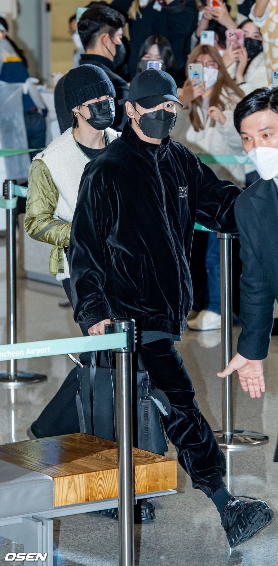 jungkook airport fashion, Tumblr