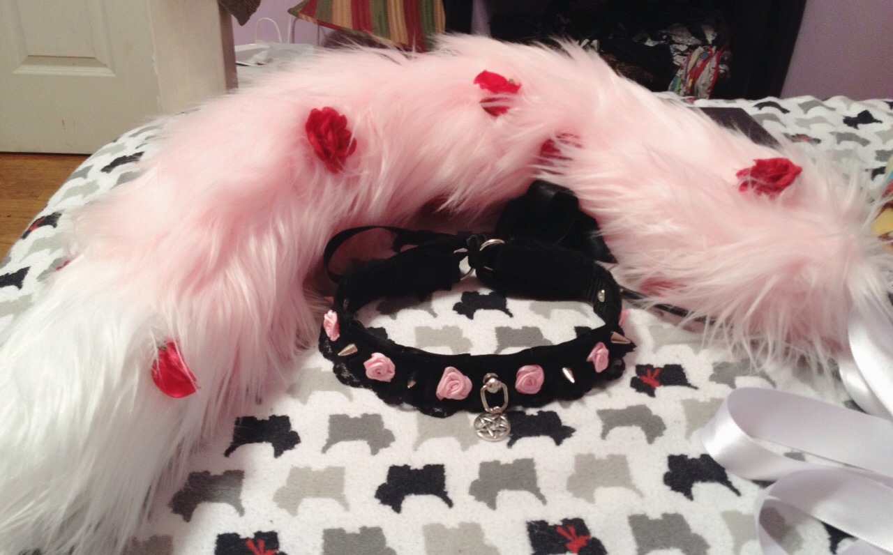 littleqsoddities:  kittens-creme:  These would be so cute to wear for Valentine’s