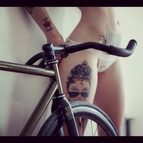kaizenciclismo: #black #bike #bullhorn #beautifulgirl #tatoogirl