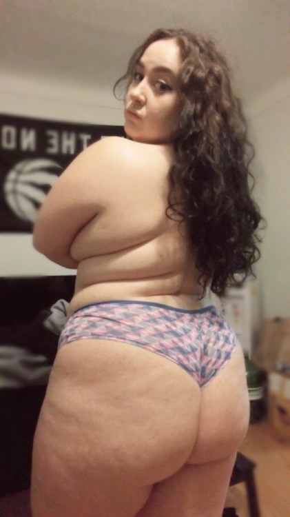 beanybabie:I’ve been told to straighten my hair cause curly hair is uglyI’ve been told to lose weigh