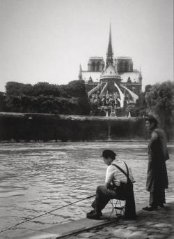 greeneyes55:  Paris 1950  Photo: Marshall Hirsh  