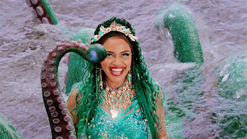 thistributeisonfire: Uma “Queen of the Sea” - Descendants 3 New Trailer ½