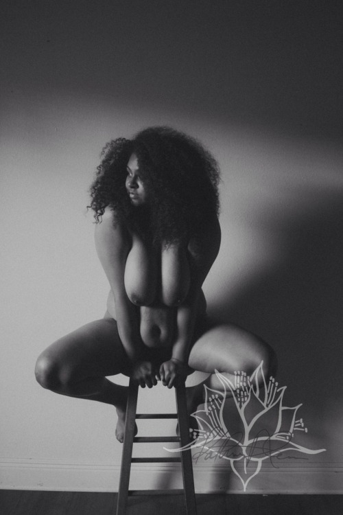 icillict:  xeerie-fvx:   nataliemeansnice:  stunning.  These are gorgeous   I cane upon these and my heart just stopped. She’s so majestic… Her body is just😩 & her eyes… 😩😩😩👌🏾