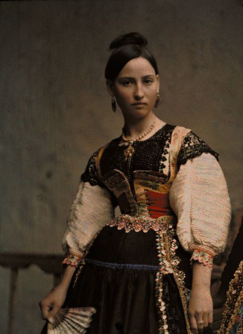 Portrait of a woman dressed in clothing typical of Lagartera in Toledo, Spain, August 1924.Photograp