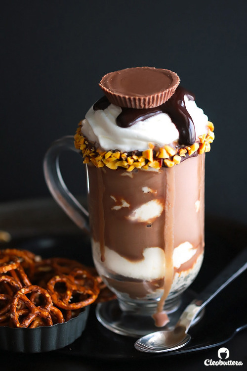 sweetoothgirl:Peanut Butter Hot Chocolate Float