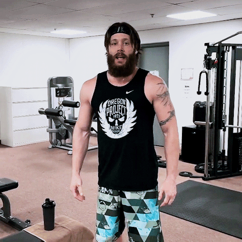 hallowedbecastiel:These superhero workouts are so much different. It was so much easier when all I had to do was wear flannel. 