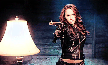 tlmedits:Wynonna Earp in Season 1: (6/13)↳ Constant Cravings