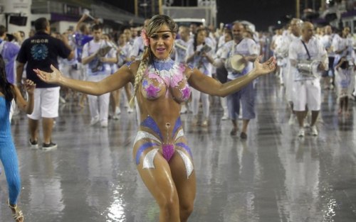 GIL JUNG  - ela vai pintar na escola de samba&hellip;.????se querem saber mesmo