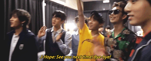 Taylor Swift Meets BTS Backstage At The 2018 Billboard Music Awards