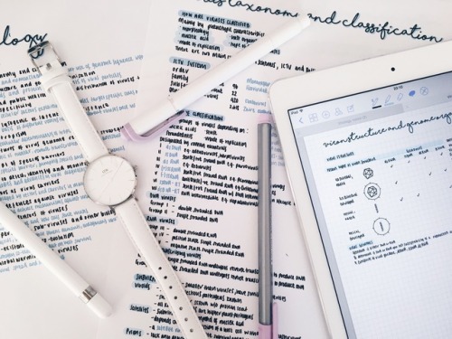 nerhdd:So excited to start uni again in a month and a half ✨Ft. some virology notes and the app good